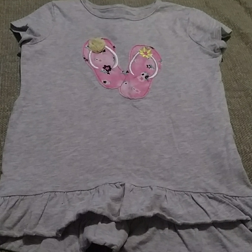 Girls tee with ruffles around the bottom